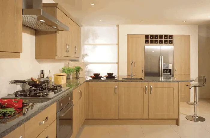 Fitted kitchen range in Shaker Lissa Oak
